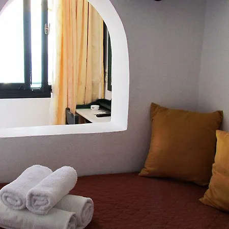 Remvi Hotel Firostefani